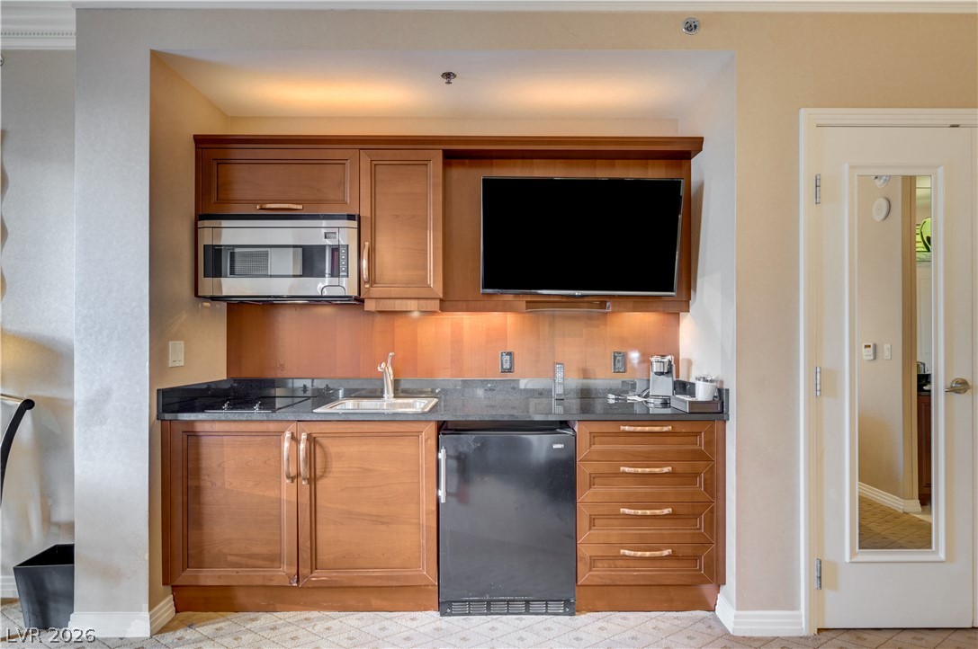125 East Harmon Avenue 1415