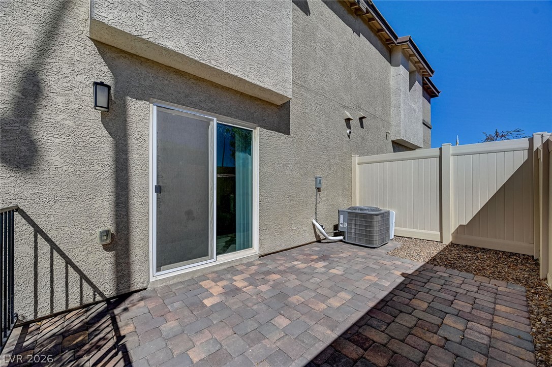 2774 Champagne Gold Avenue