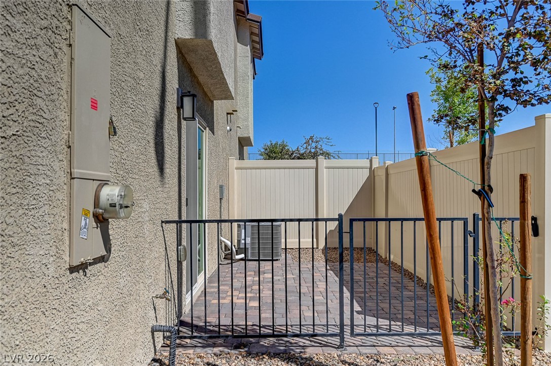 2774 Champagne Gold Avenue