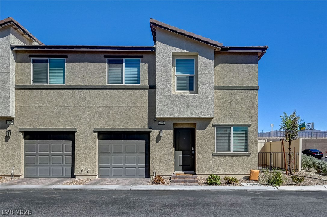 2774 Champagne Gold Avenue