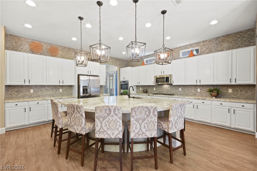 5523 Kyle Peak Court