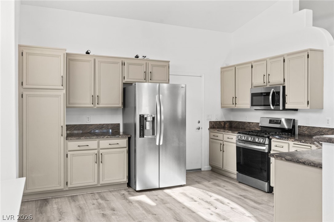 1030 Kings View Court