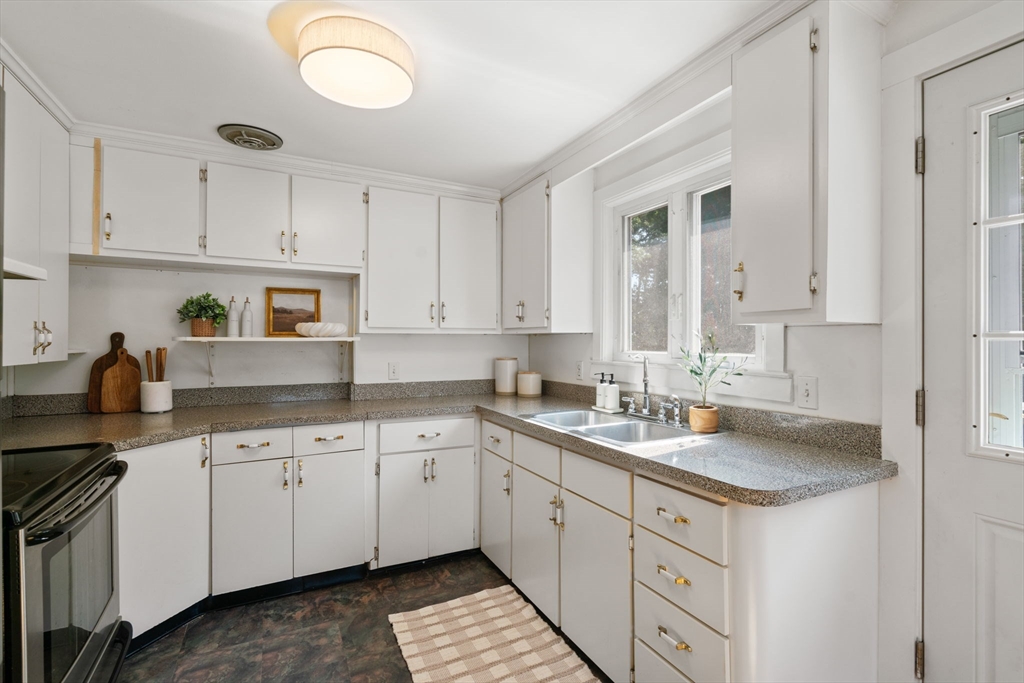 30 Oak Hill Rd