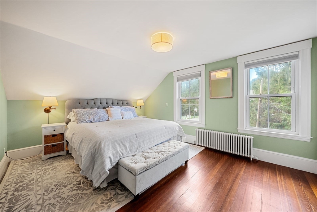 48 Golden Ball Road