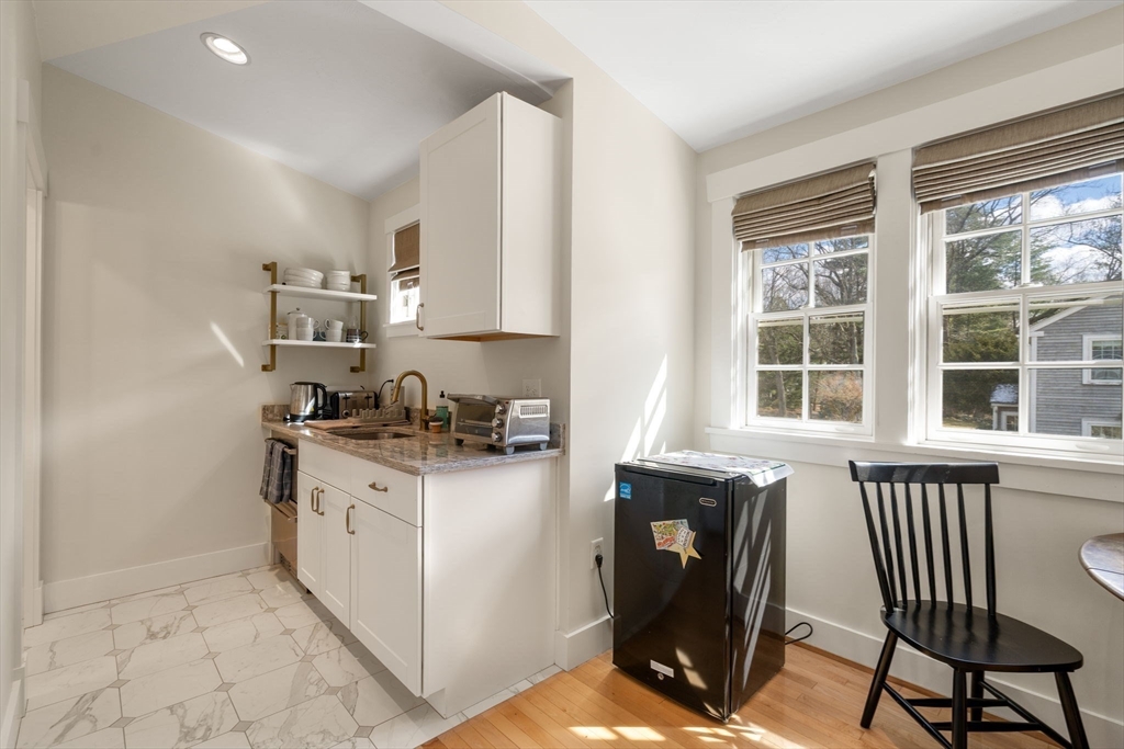 48 Sunset Rd