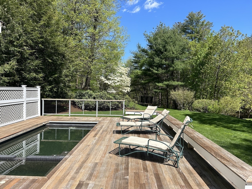 633 Boston Post Rd