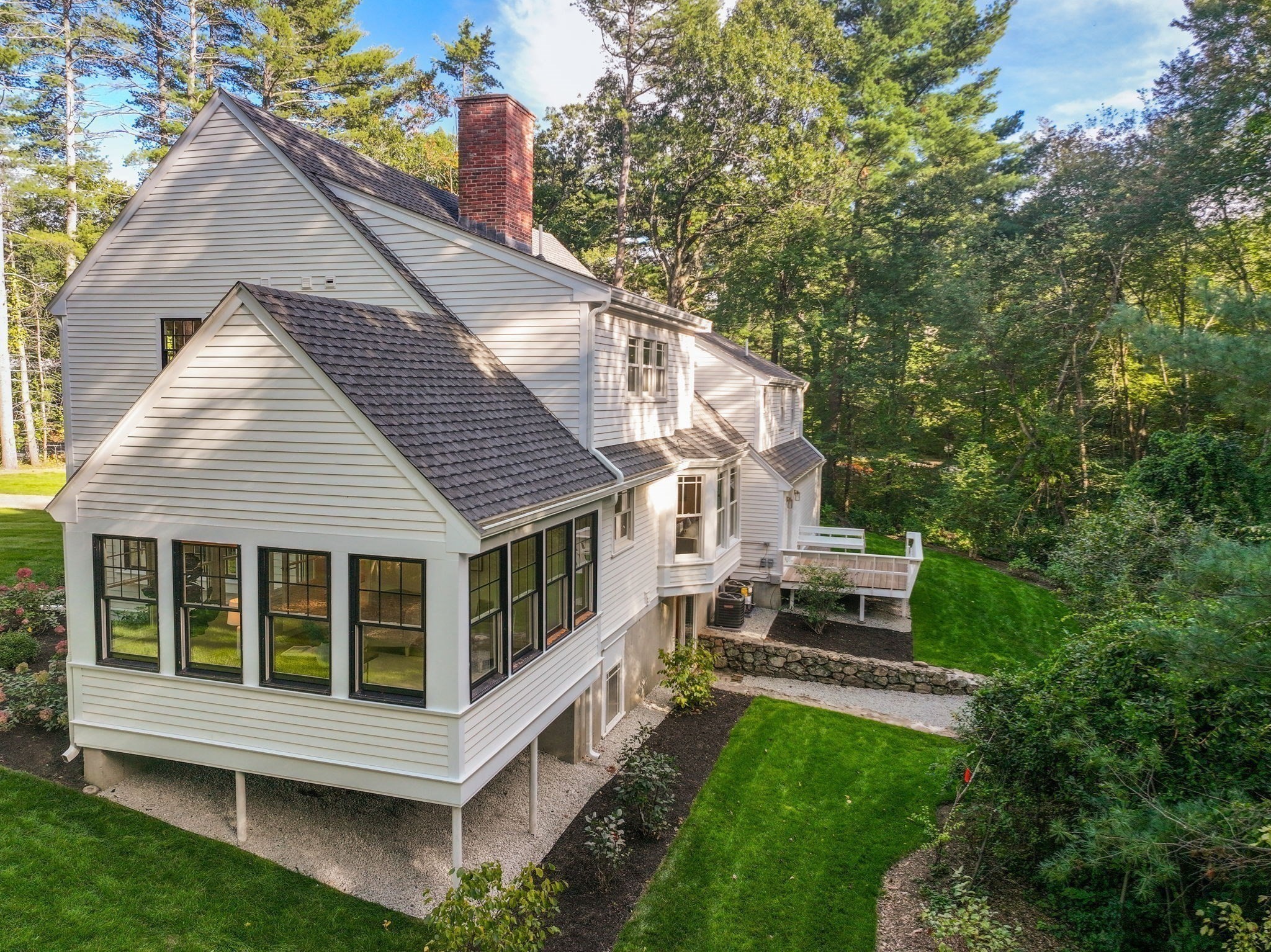 95 Sylvan Ln