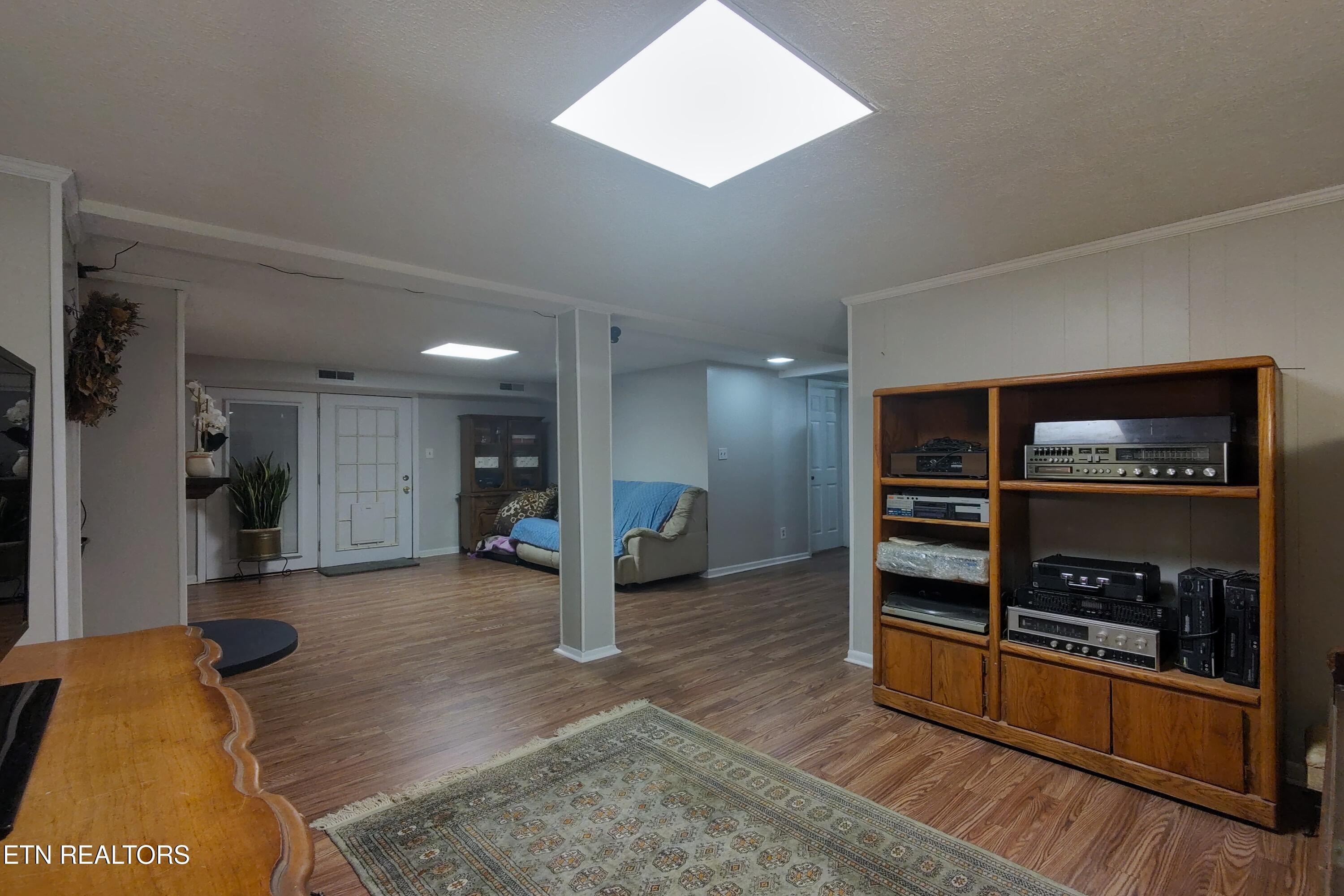 725 Robertsville Rd