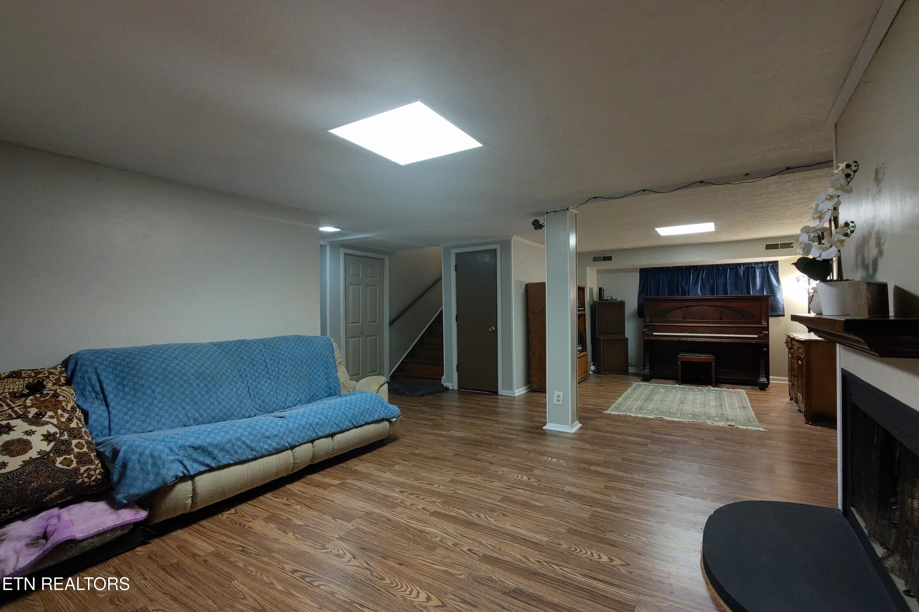 725 Robertsville Rd