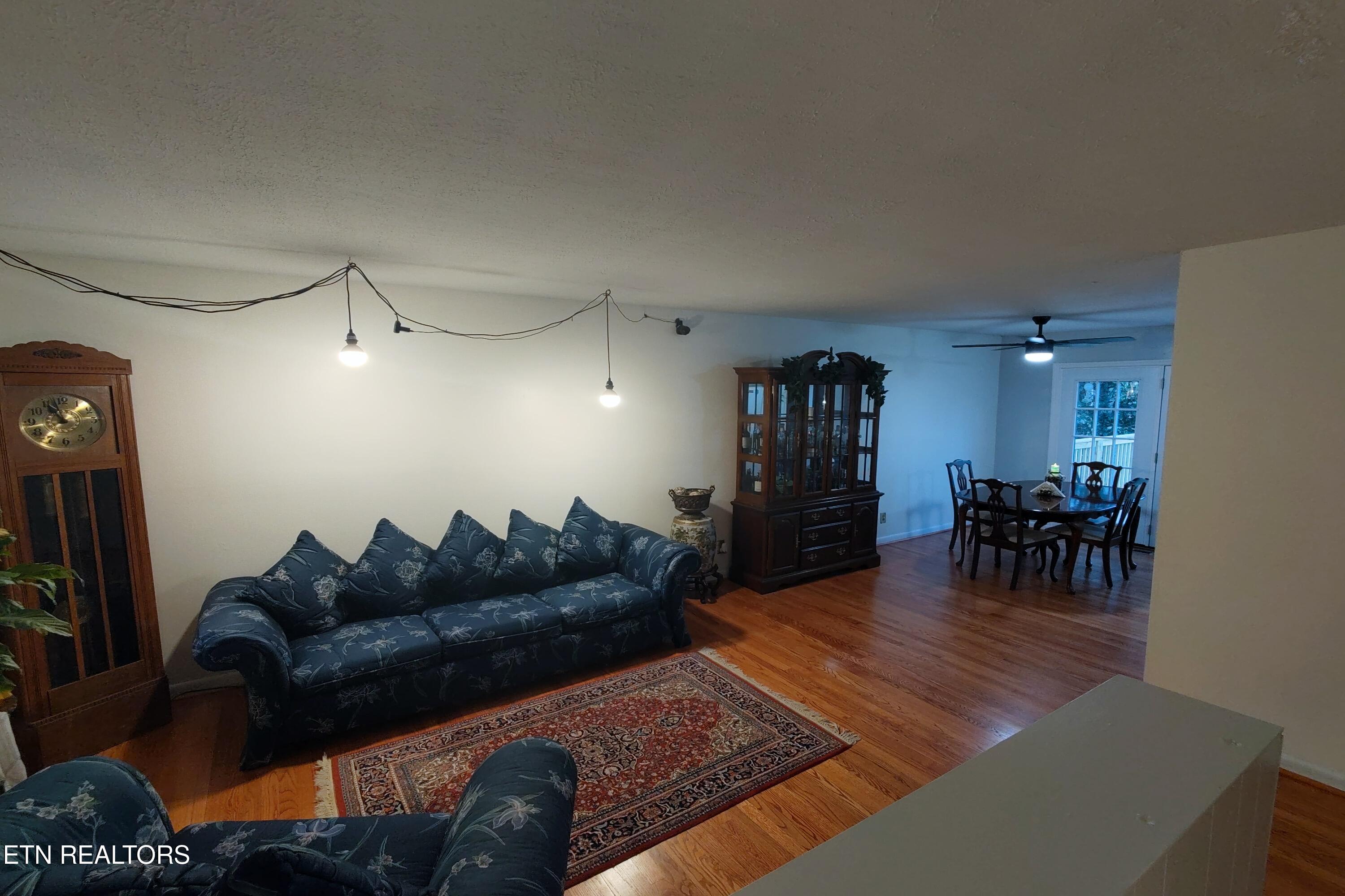 725 Robertsville Rd