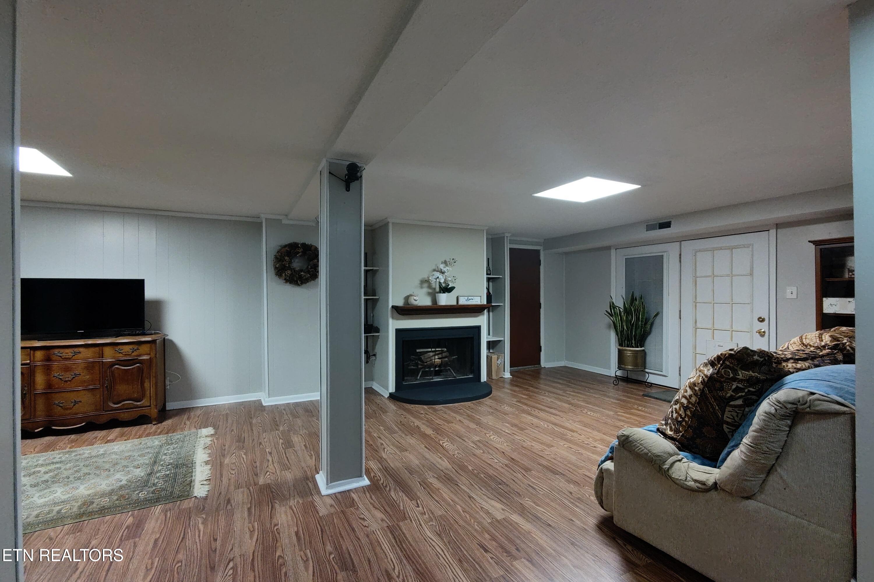 725 Robertsville Rd