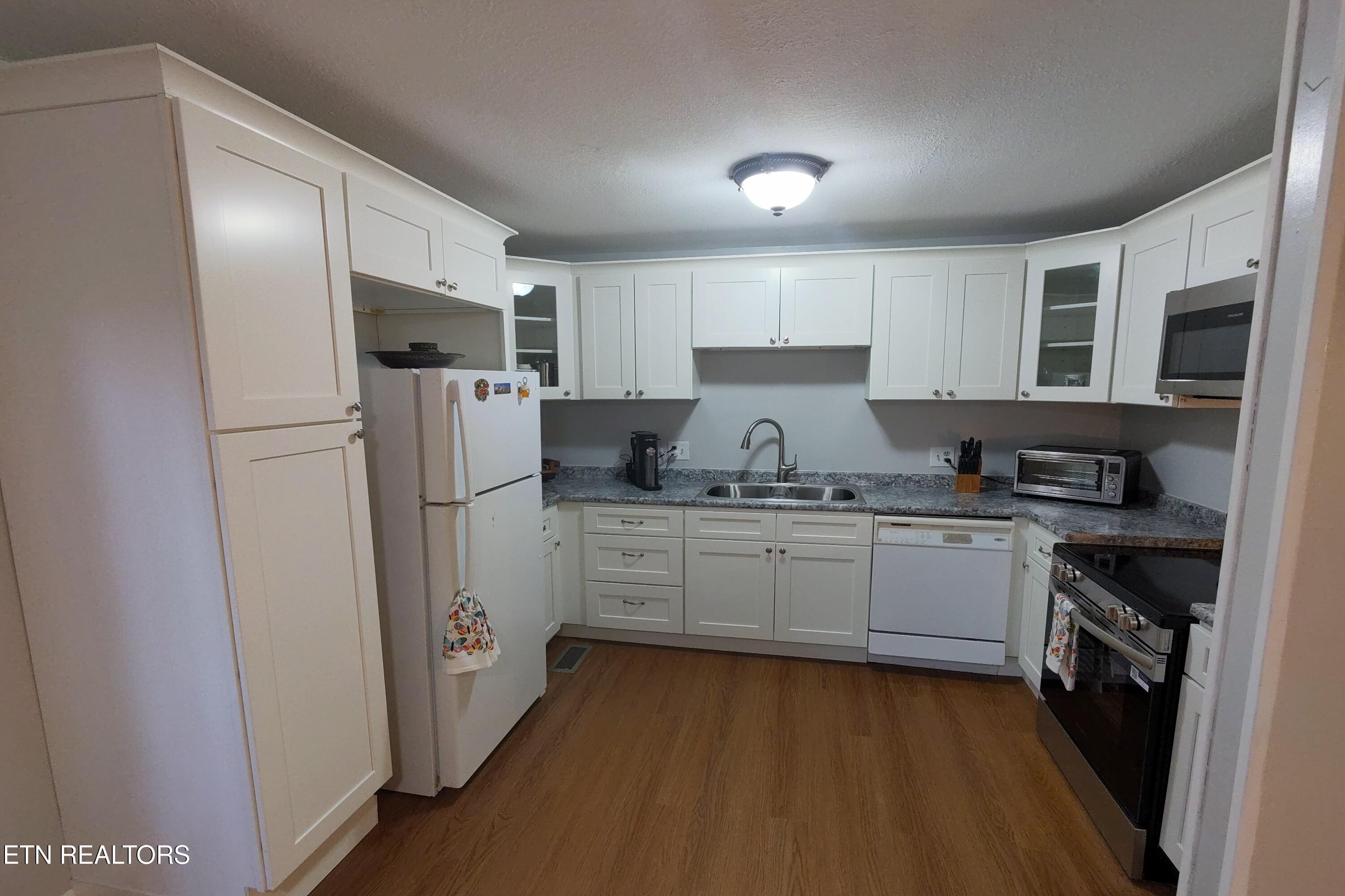 725 Robertsville Rd