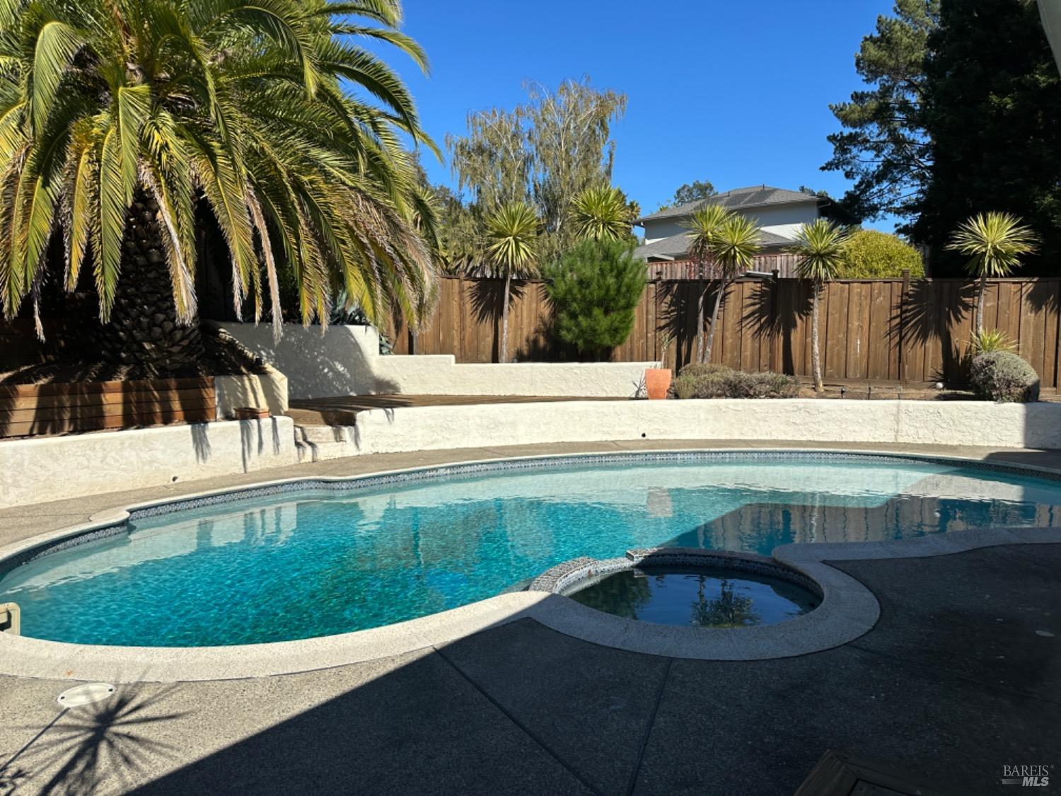 100 Knight Court