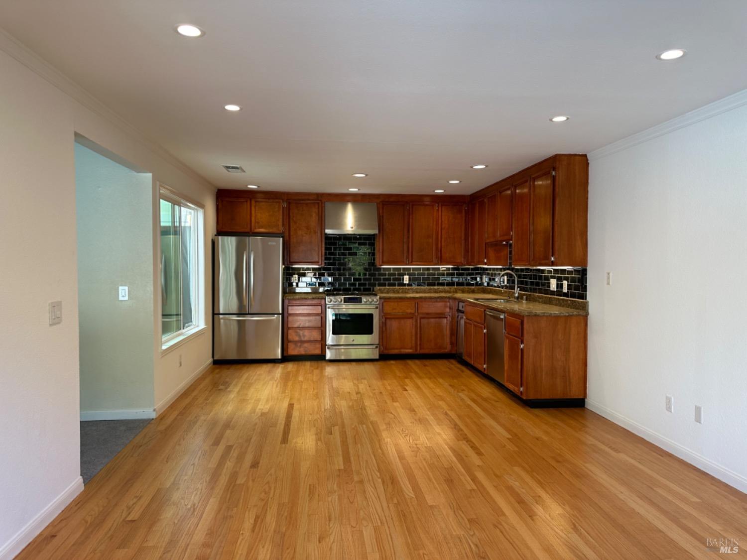 100 Knight Court