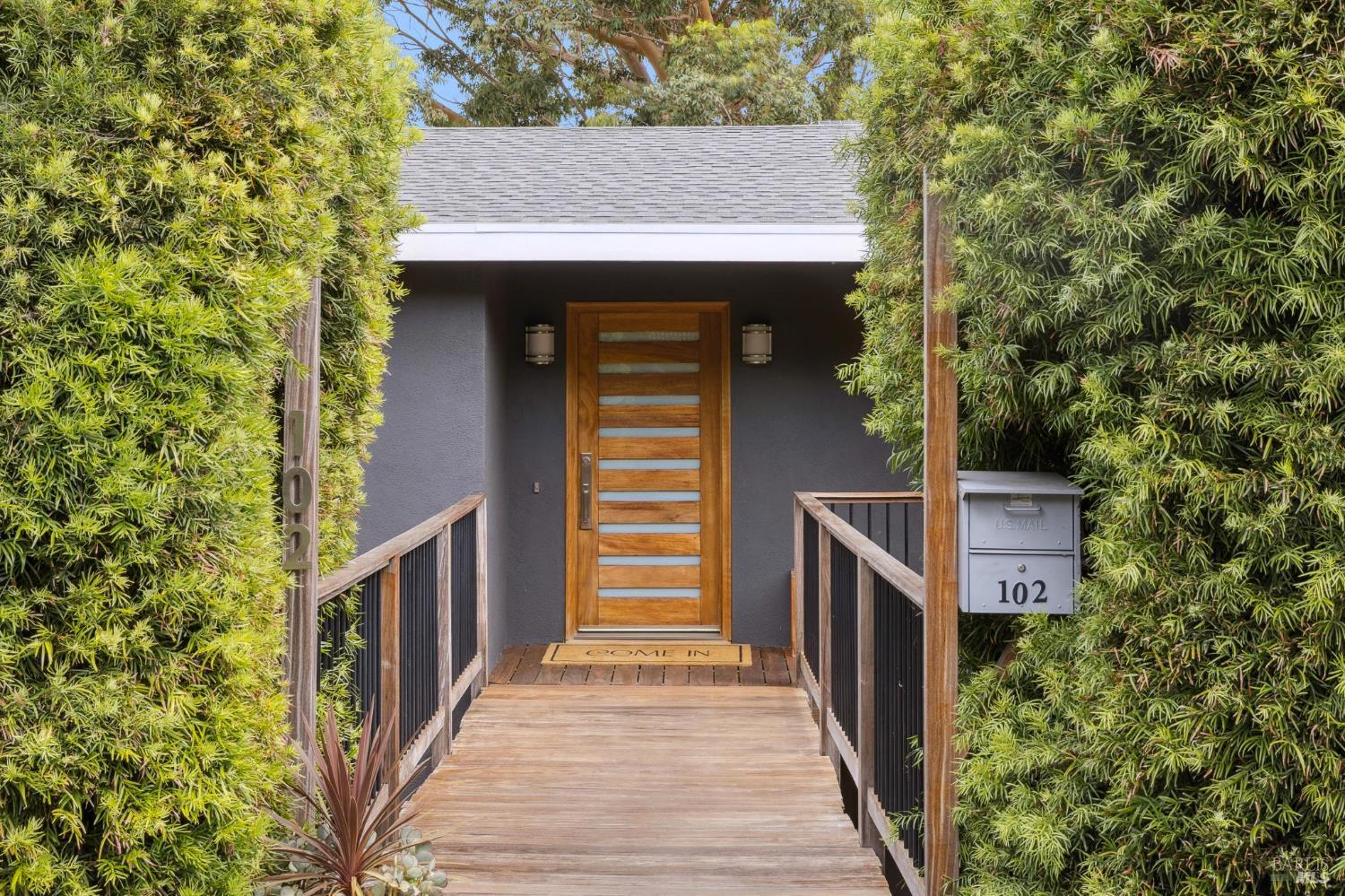 102 Marina Court Drive