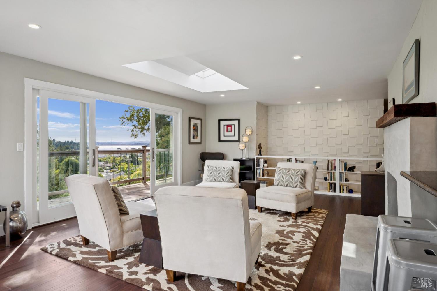 102 Marina Court Drive