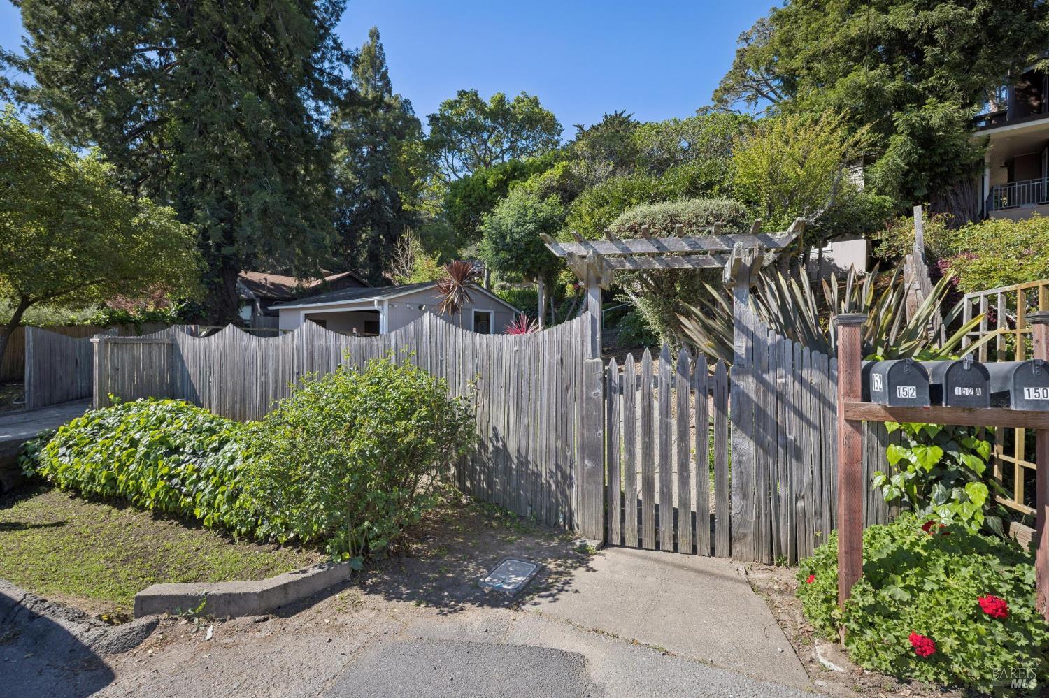 152 Almonte Boulevard