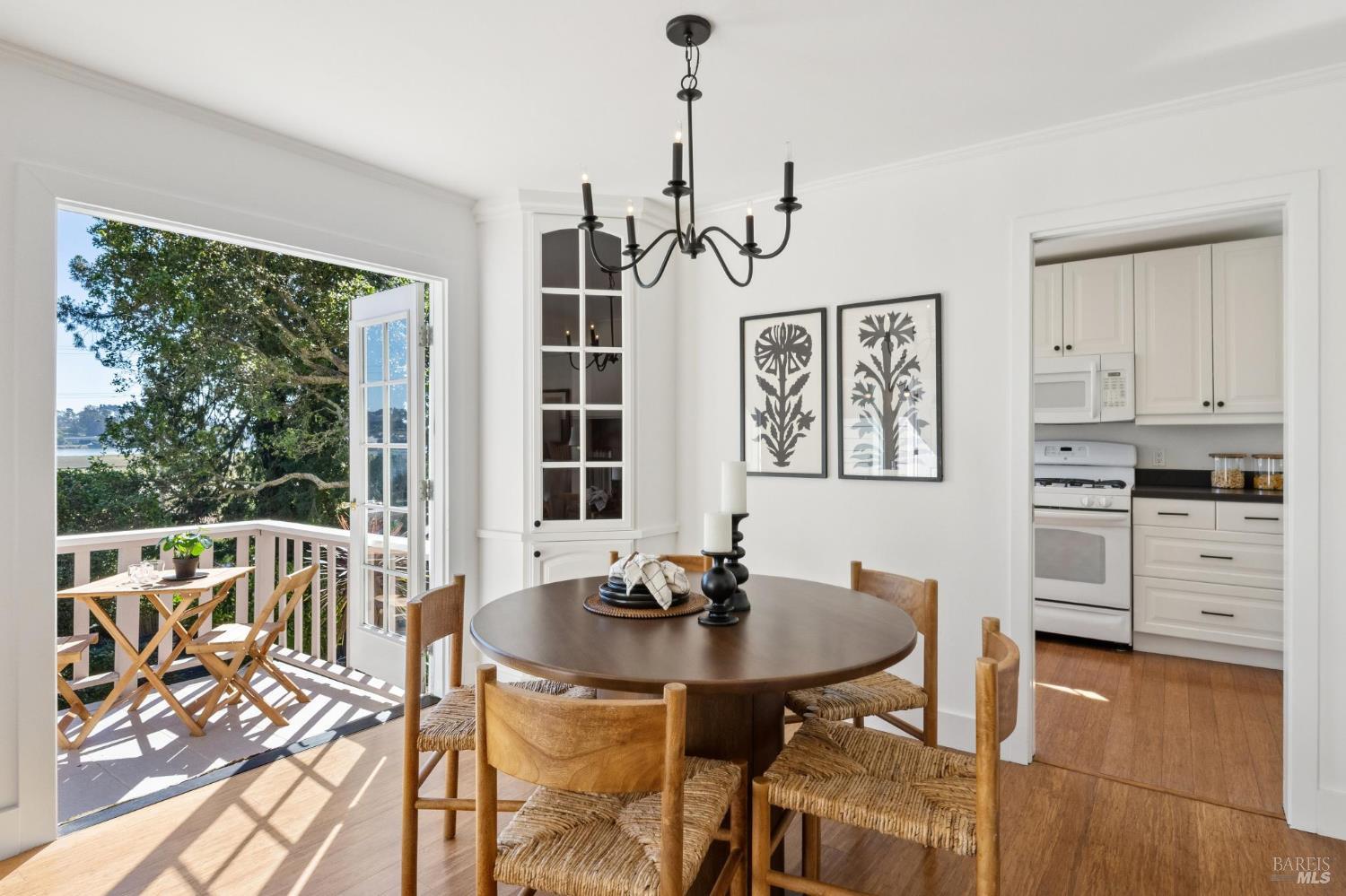 152 Almonte Boulevard