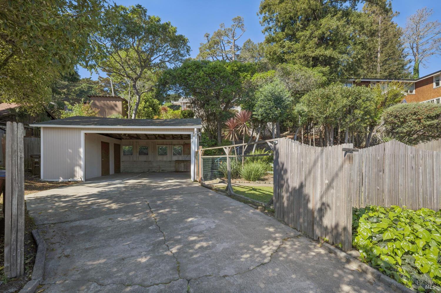 152 Almonte Boulevard