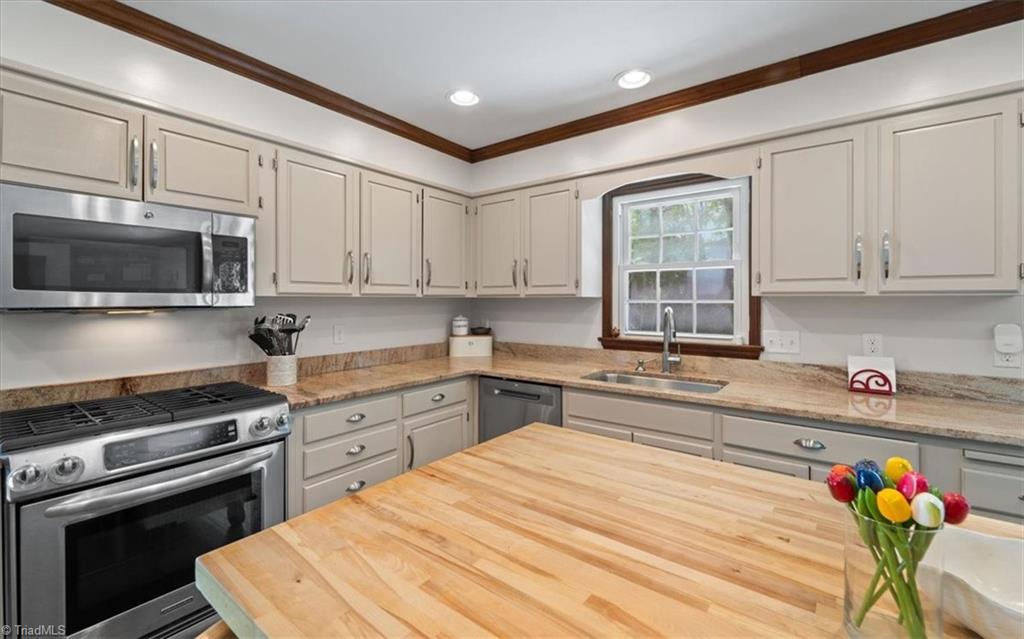 1216 Cleburne Street