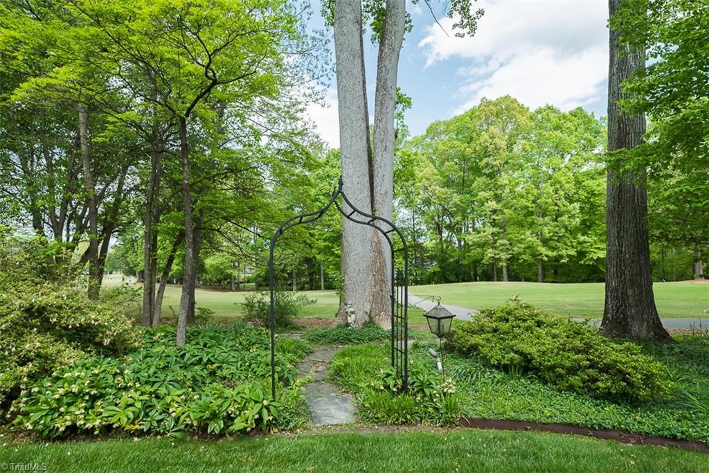 920 Golf House Road E