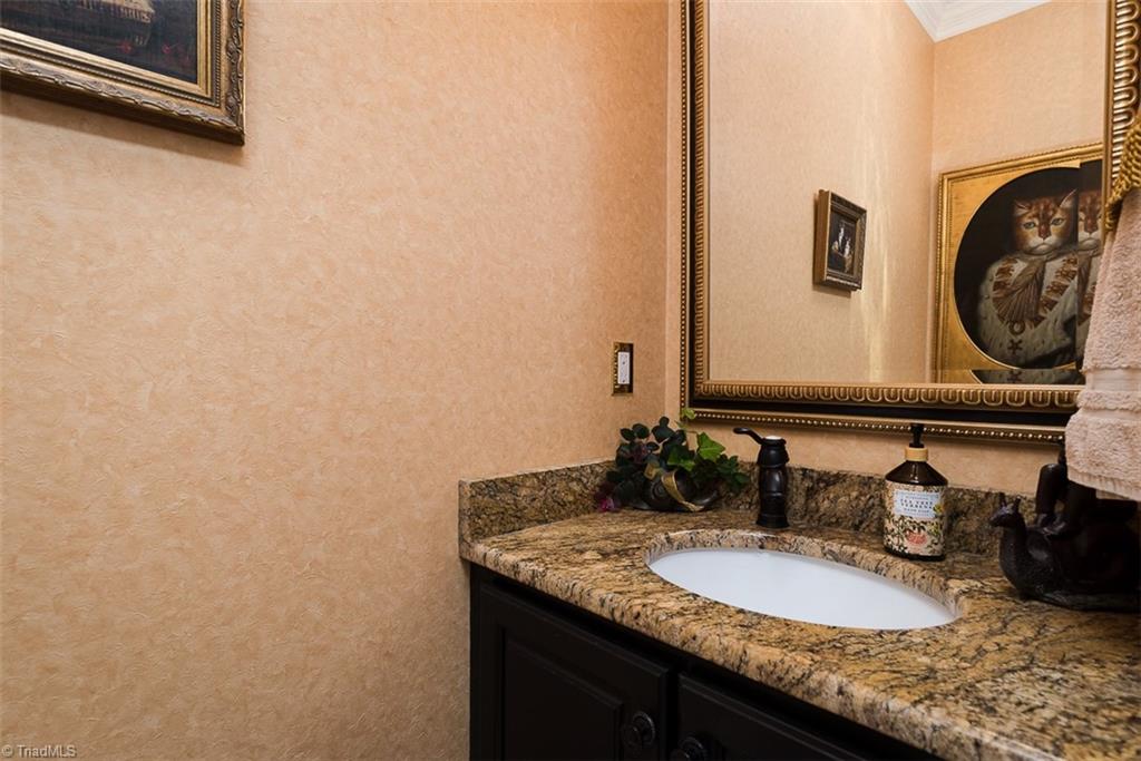 920 Golf House Road E