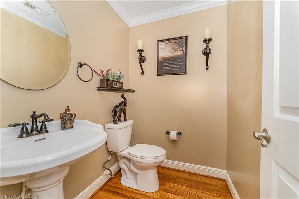 400 Lagerfield Court