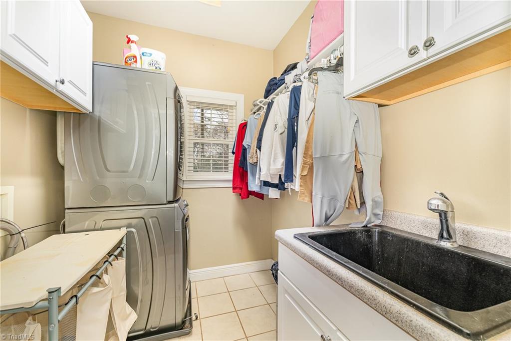 400 Lagerfield Court