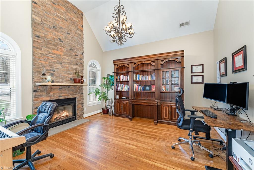 400 Lagerfield Court