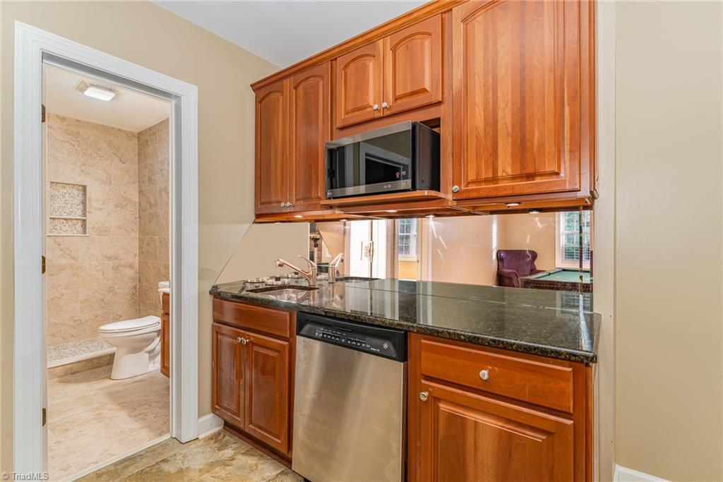 400 Lagerfield Court