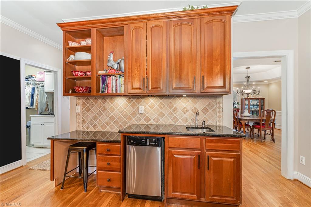 400 Lagerfield Court