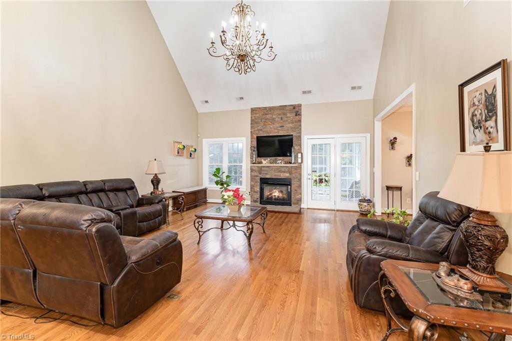 400 Lagerfield Court