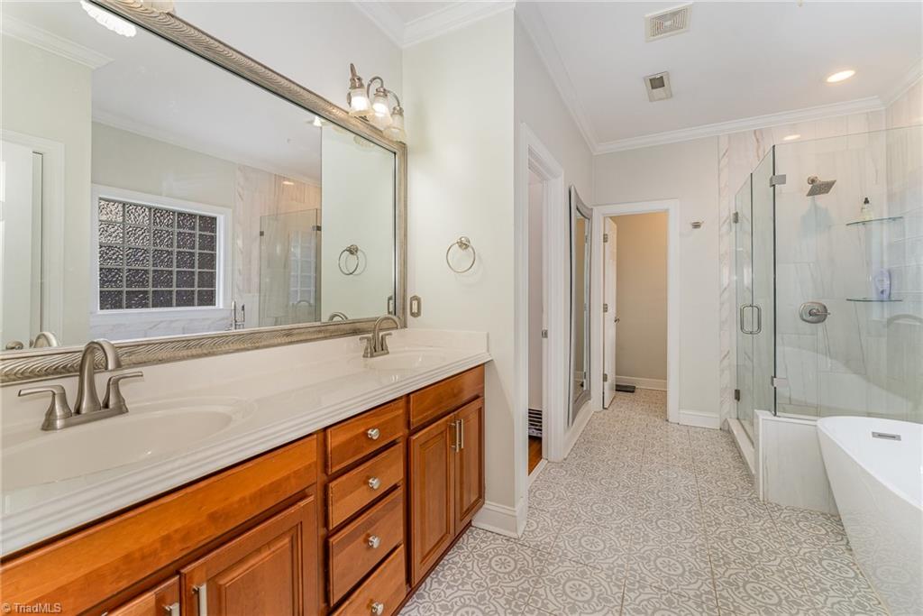 400 Lagerfield Court