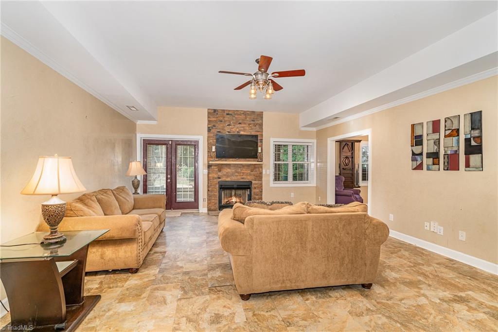 400 Lagerfield Court