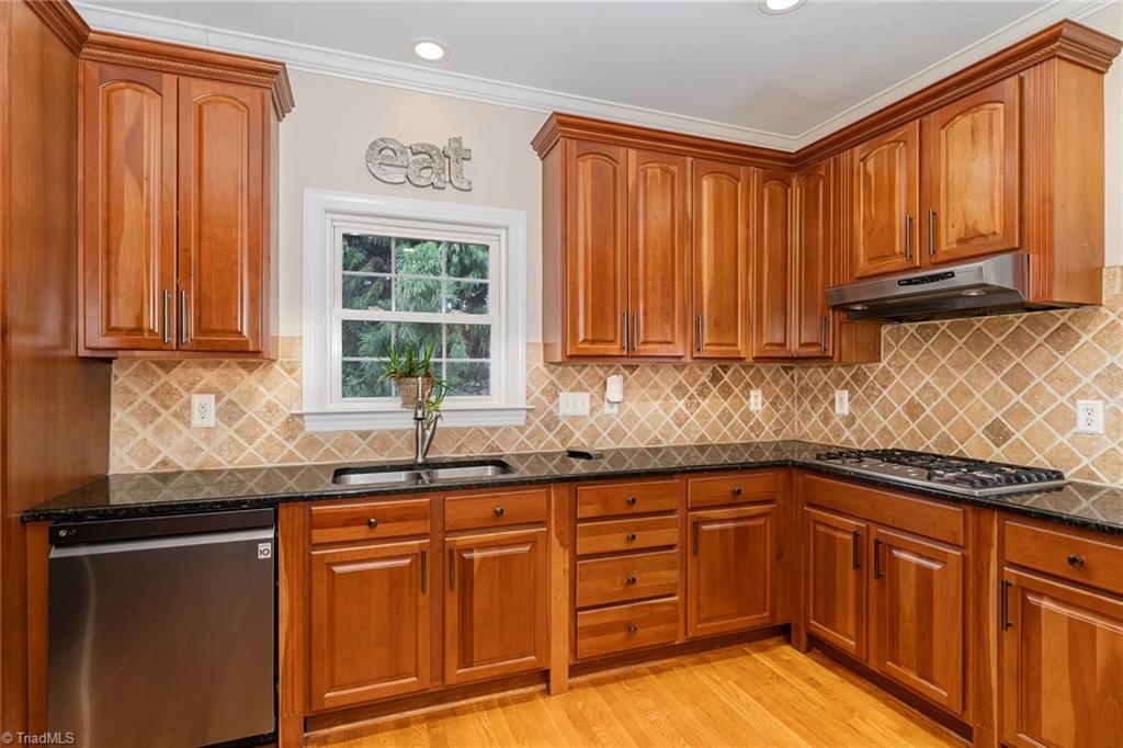 400 Lagerfield Court