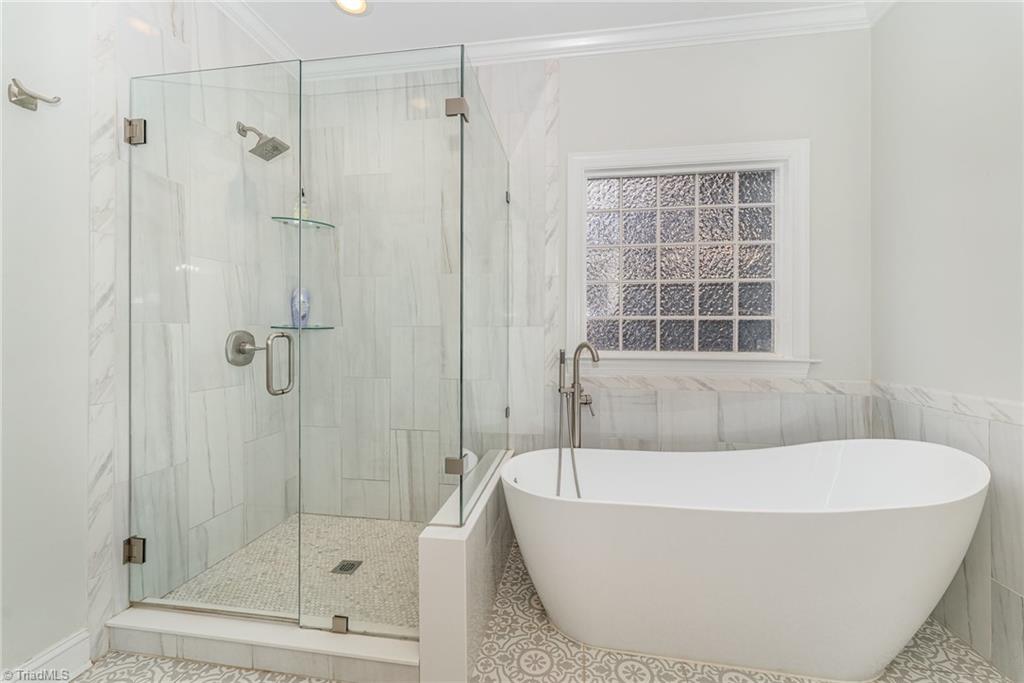 400 Lagerfield Court