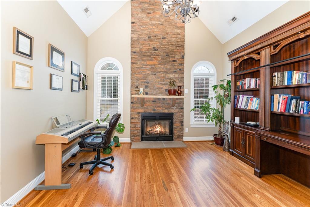 400 Lagerfield Court