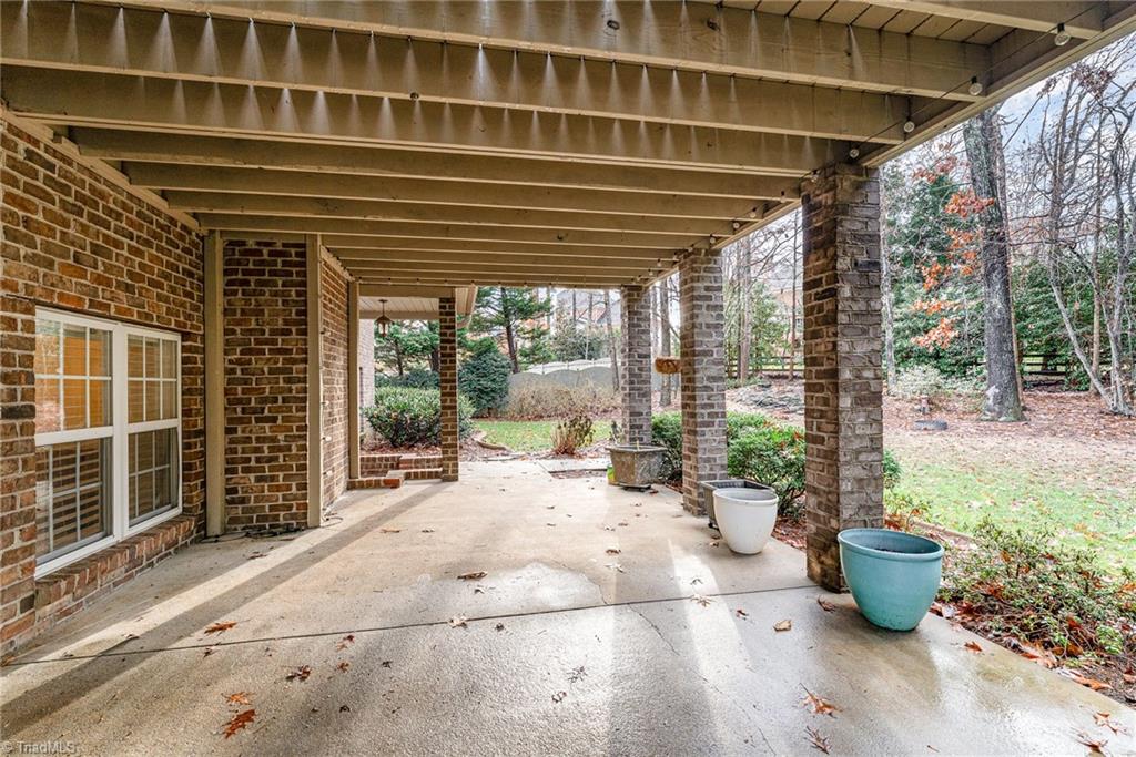 400 Lagerfield Court