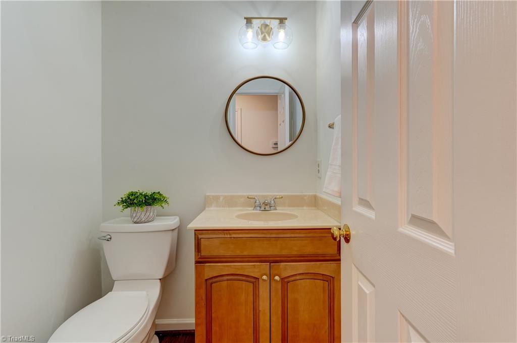 3802 Round Hill Road