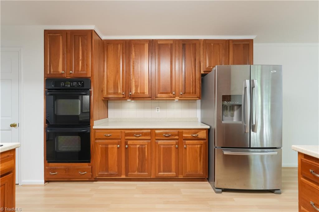 3802 Round Hill Road