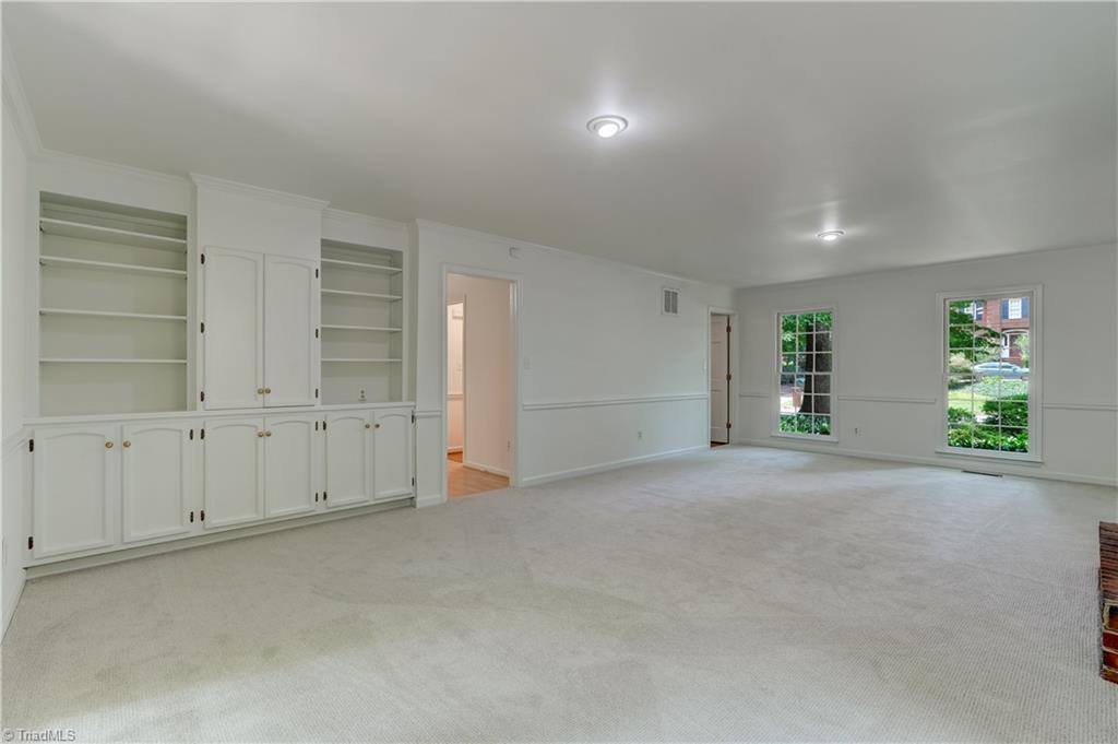 3802 Round Hill Road