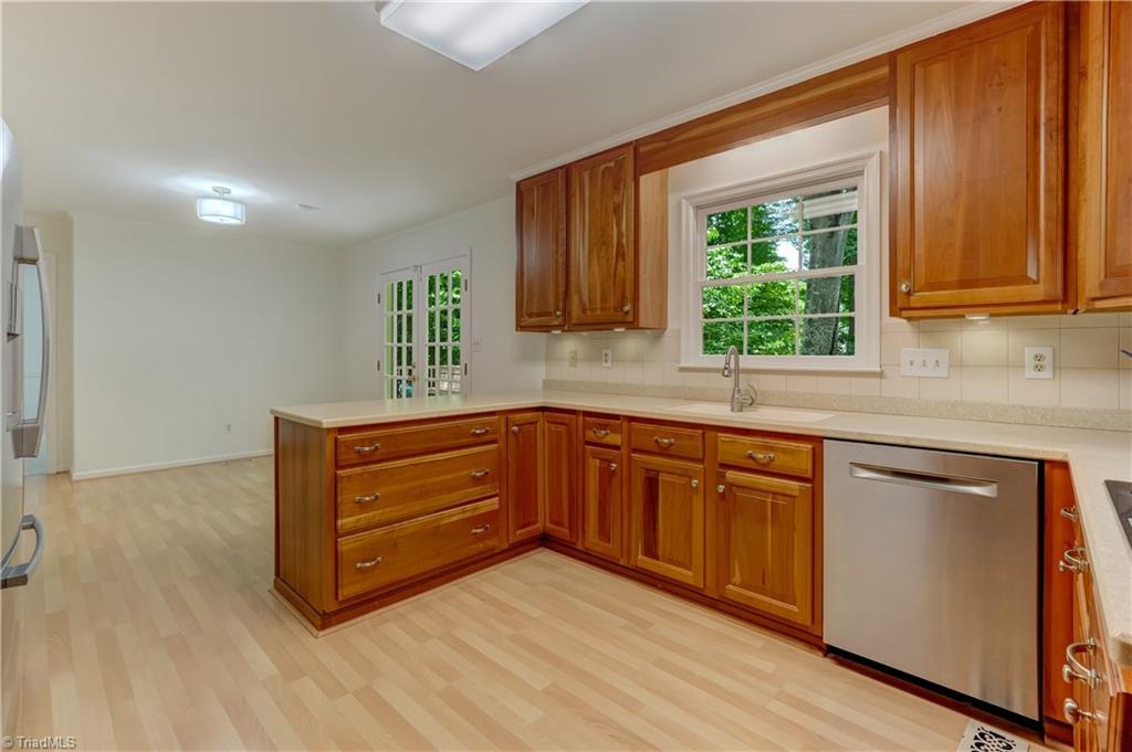 3802 Round Hill Road