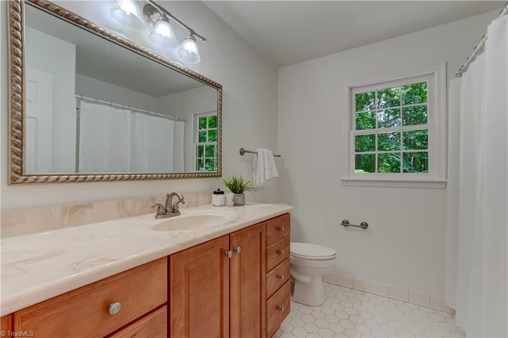 3802 Round Hill Road