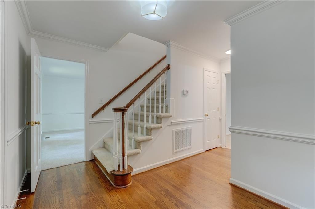 3802 Round Hill Road