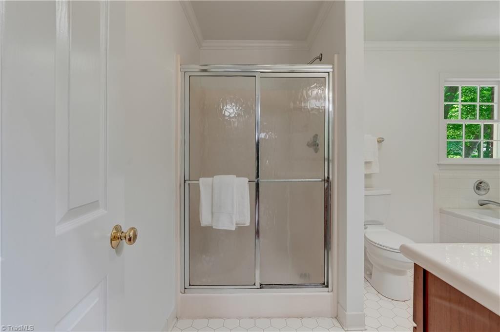 3802 Round Hill Road