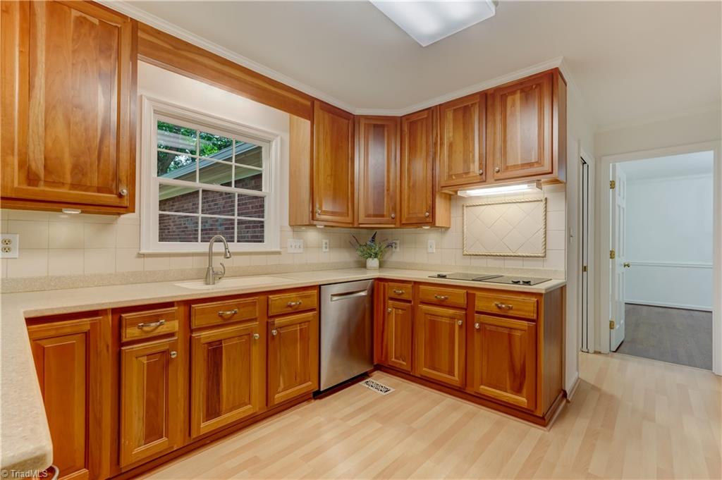 3802 Round Hill Road