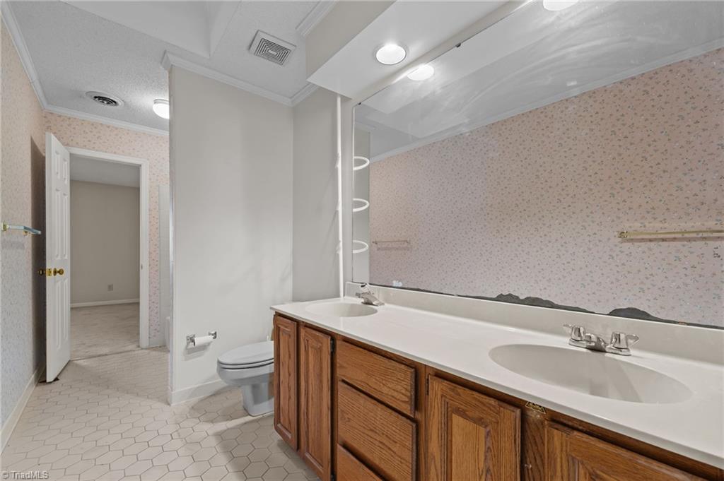 3502 Crosstimbers Drive