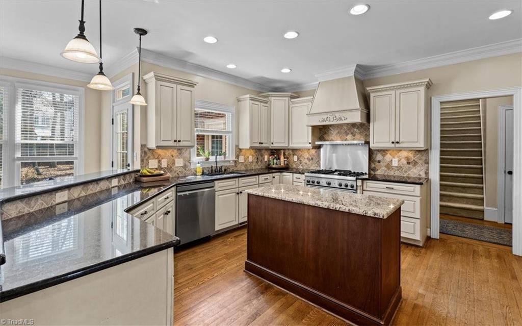 4102 Westmount Drive