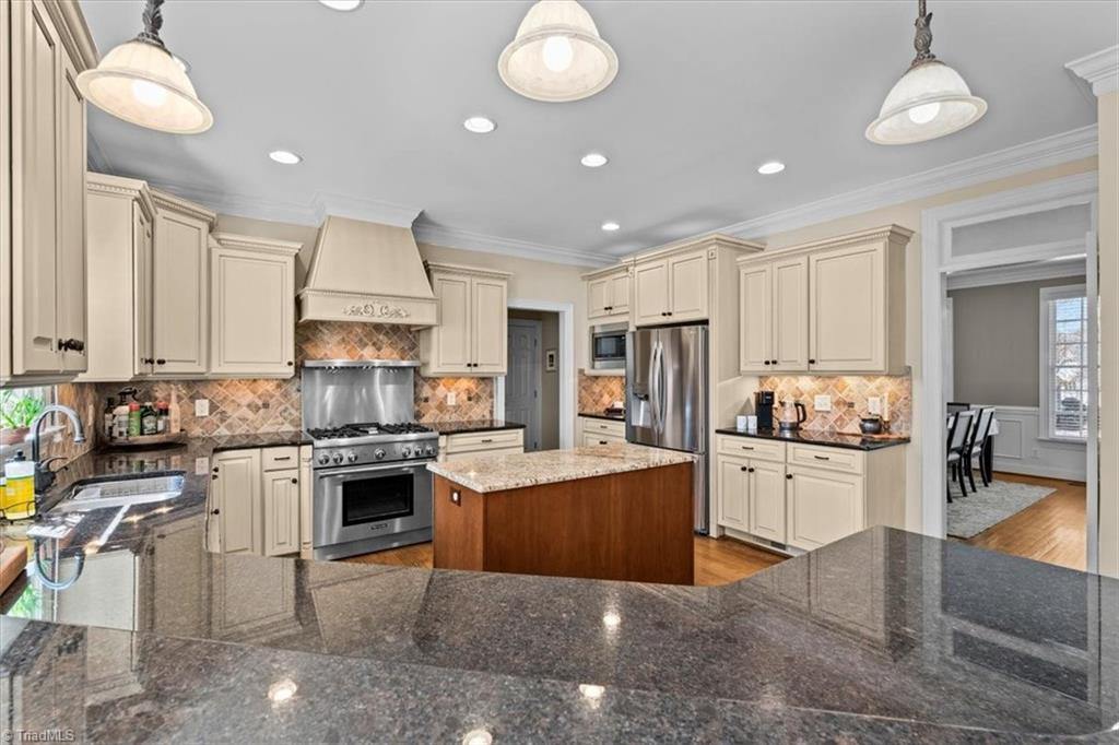 4102 Westmount Drive