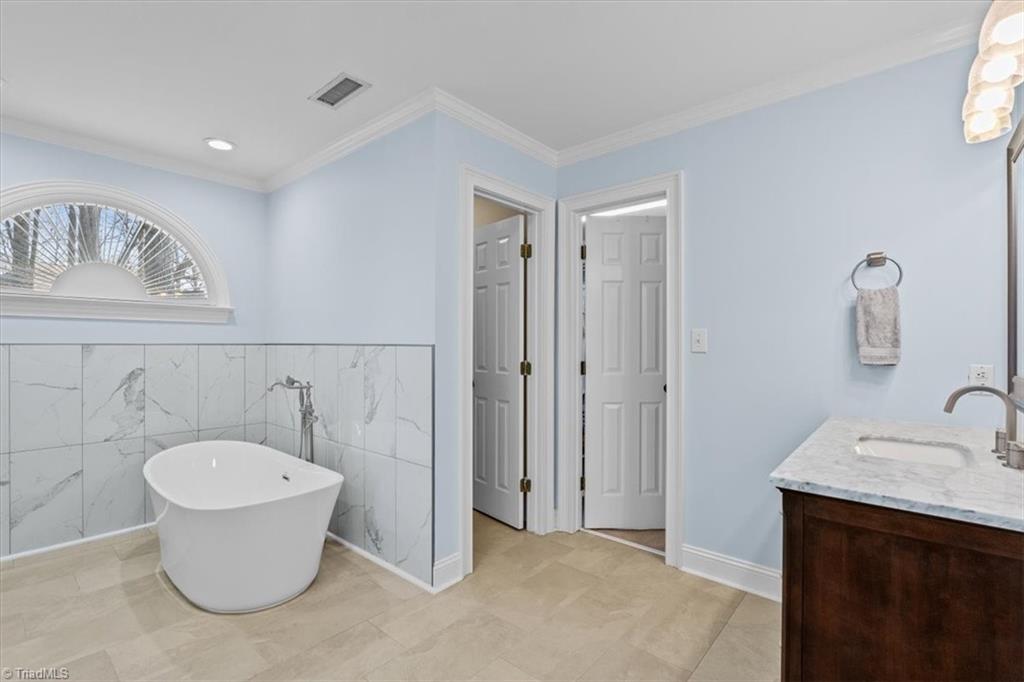 4102 Westmount Drive